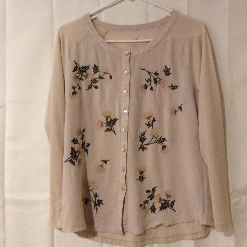 J Jill embroidered woven front shirt. Size S/P